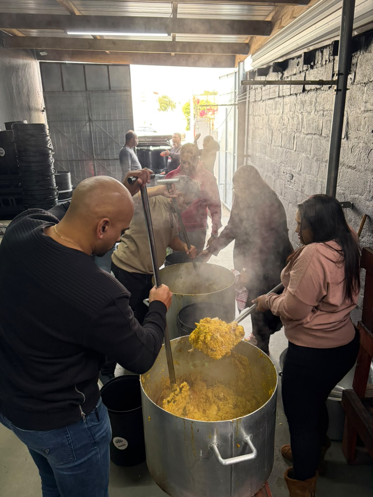 Members Stirring Mega Pots